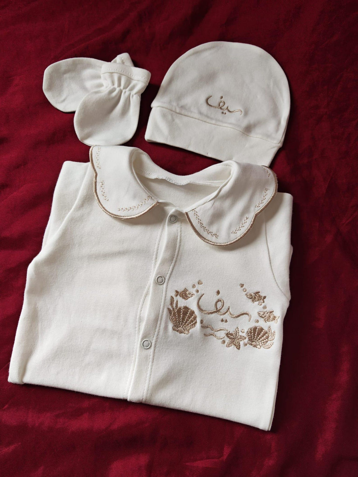 Klindera® Personalisiertes Baby-Set aus Bio-Baumwolle – Strampler, Mütze & Fäustlinge (3-teilig)