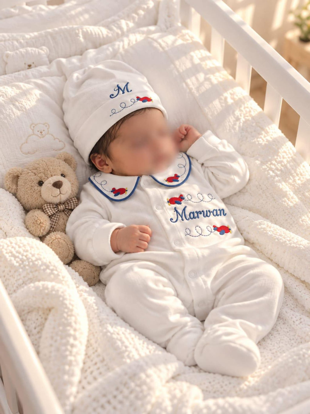 Klindera® Personalisiertes Baby-Set mit Decke aus Bio-Baumwolle – Strampler, Mütze, Fäustlinge & Babydecke (4-teilig)