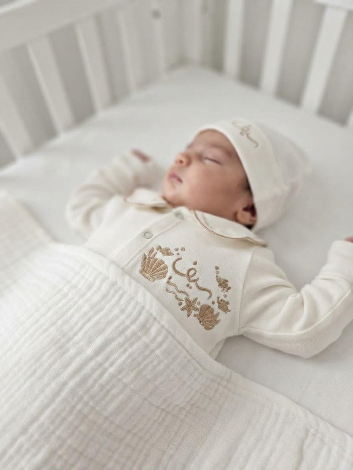Klindera® Personalisiertes Baby-Set aus Bio-Baumwolle – Strampler, Mütze & Fäustlinge (3-teilig)