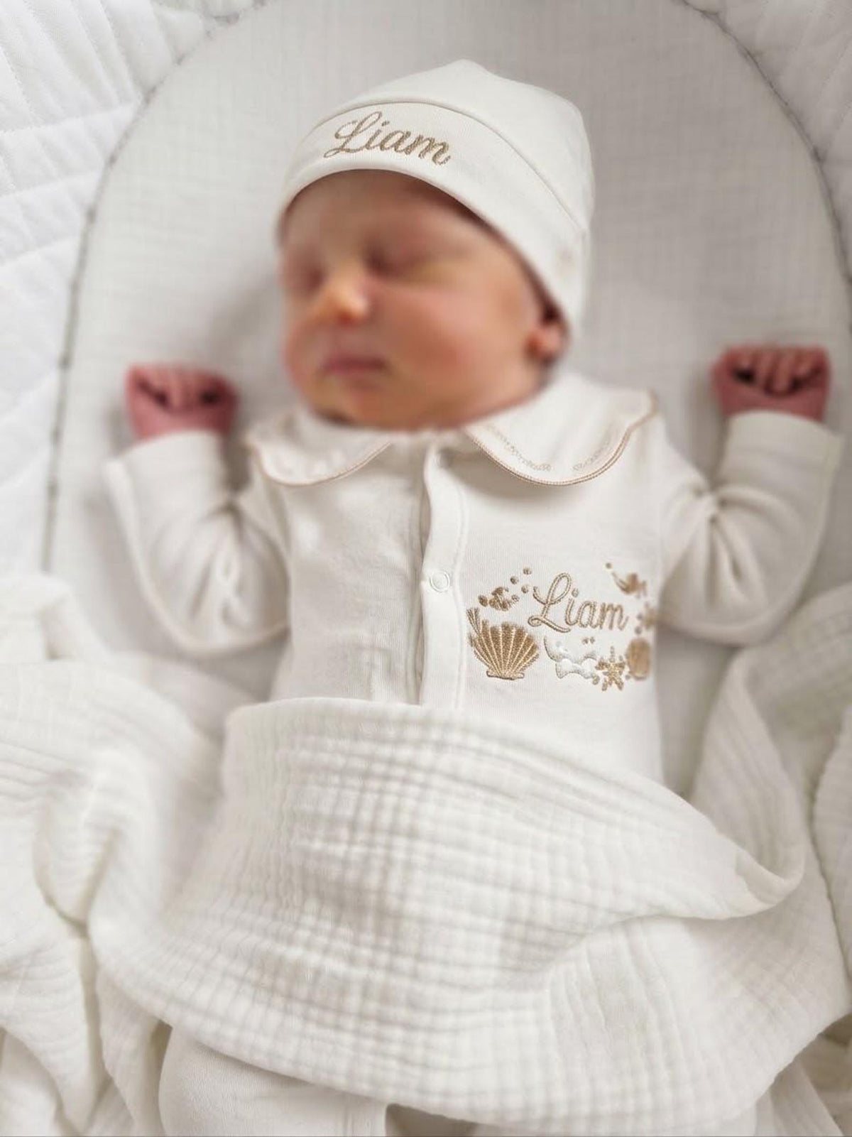 Klindera® Personalisiertes Baby-Set aus Bio-Baumwolle – Strampler, Mütze & Fäustlinge (3-teilig)