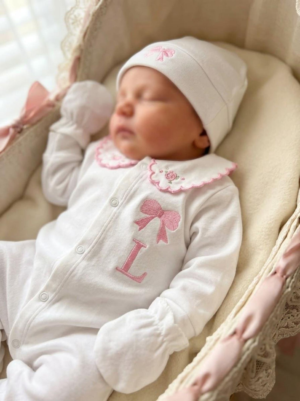 Klindera® Personalisiertes Baby-Set aus 100 % Gekämmter Baumwolle – Strampler, Mütze & Fäustlinge (3-teilig)