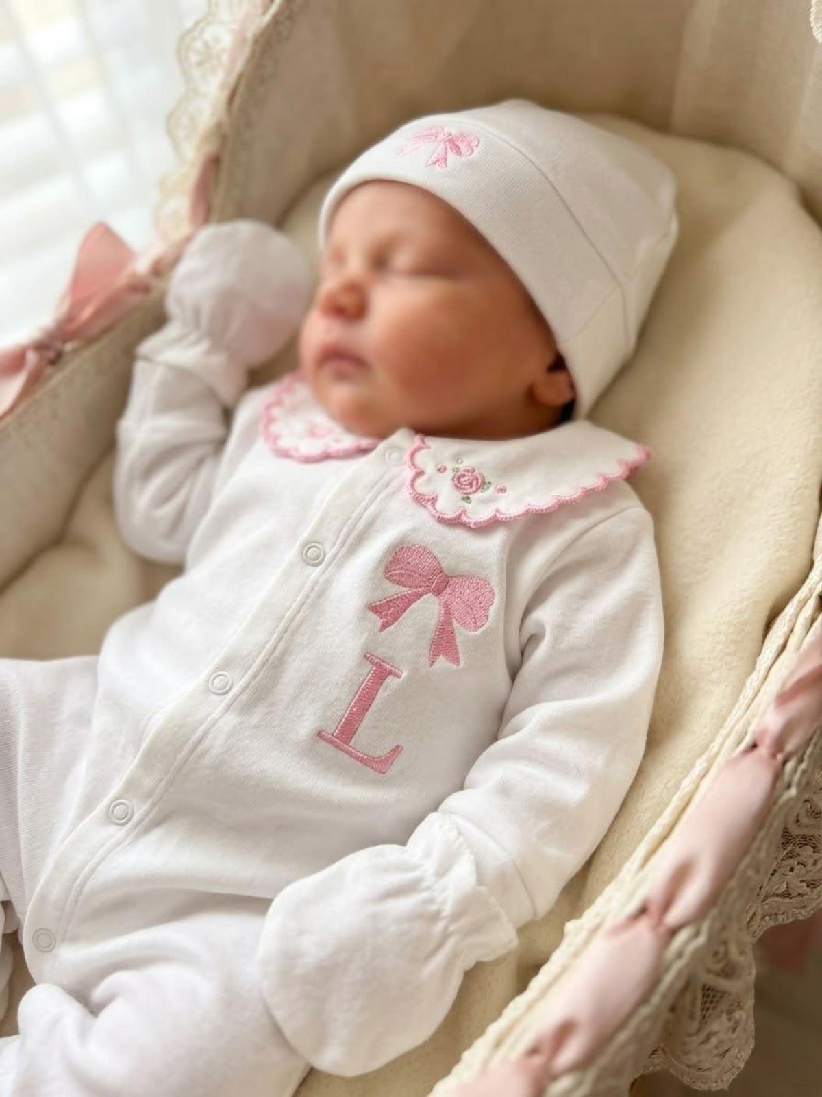 Klindera® Personalisiertes Baby-Set aus 100 % Gekämmter Baumwolle – Strampler, Mütze & Fäustlinge (3-teilig)