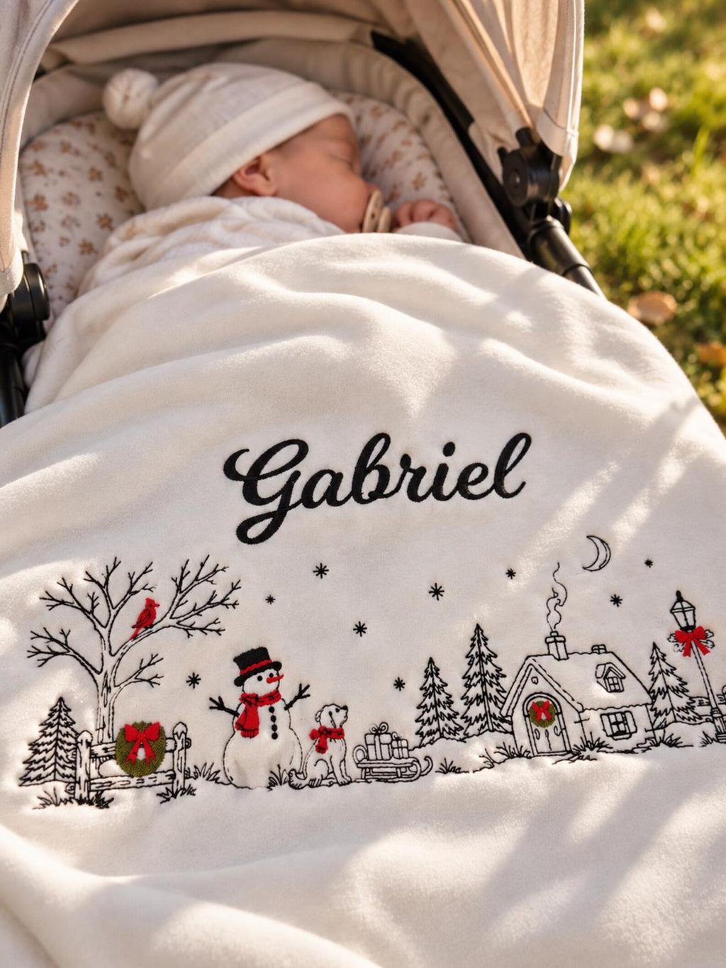 Klindera® Personalisierte Baby-Weihnachtsdecke aus Bio-Baumwolle – Bestickt mit Namen & Winterzauber-Motiv (80 × 90 cm)